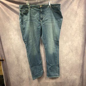 Signature by Levi Strauss & Co. Gold Curvy Totally Shaping Straight Jeans